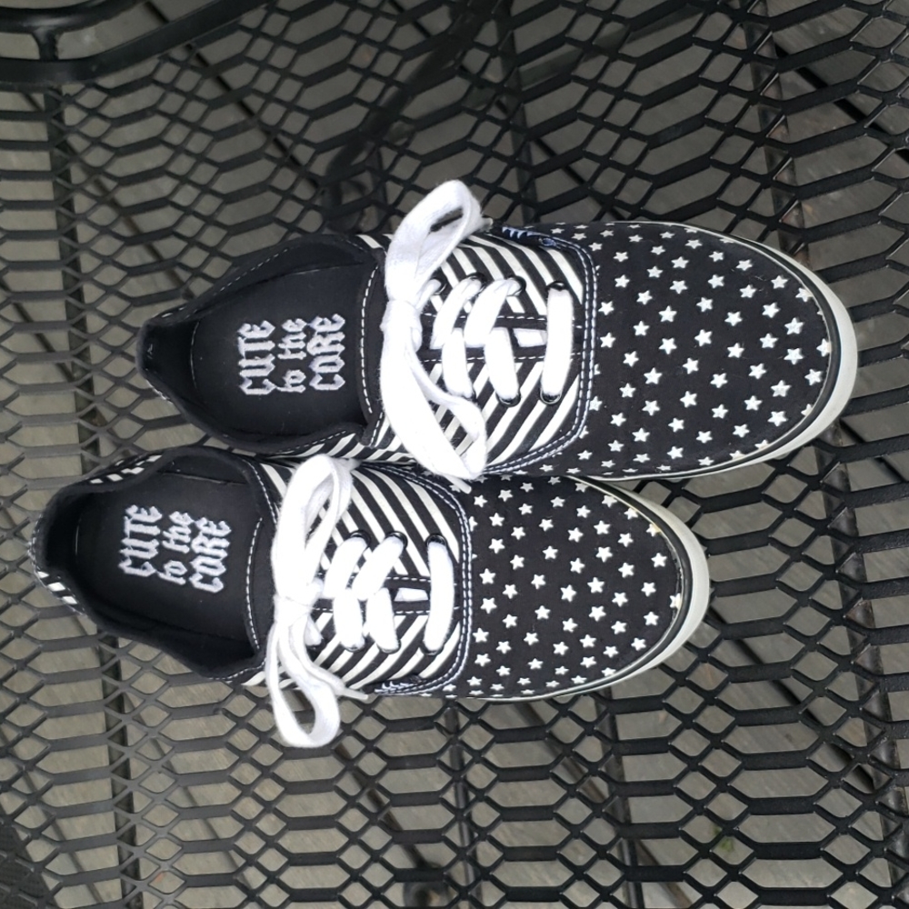 Ladies sneakers